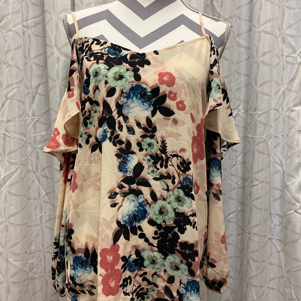 BOLD elements Pink Floral ColdShoulderTop Ruffle - Picture 2 of 6